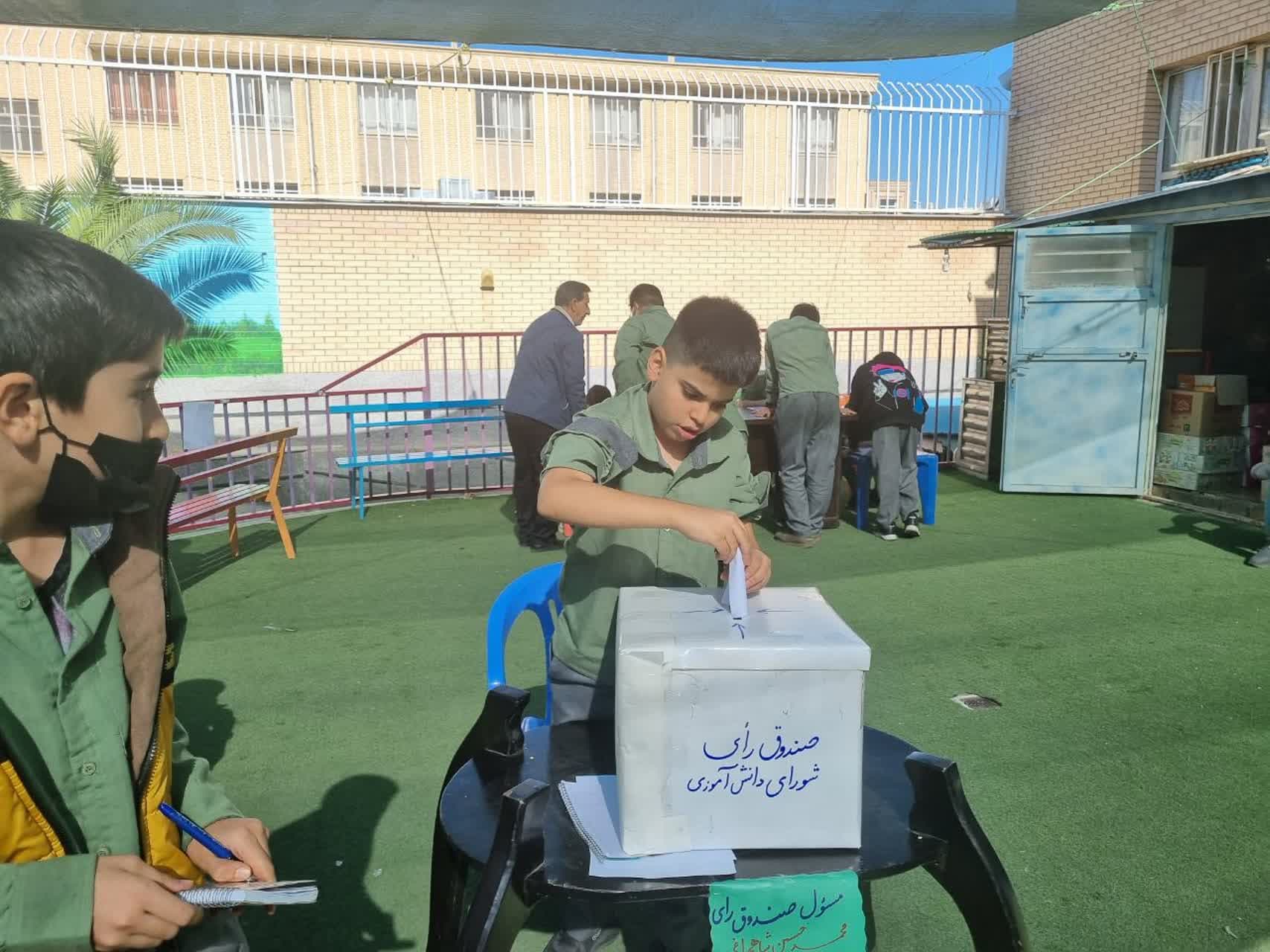 مجتمع آموزشی غیردولتی گلشن